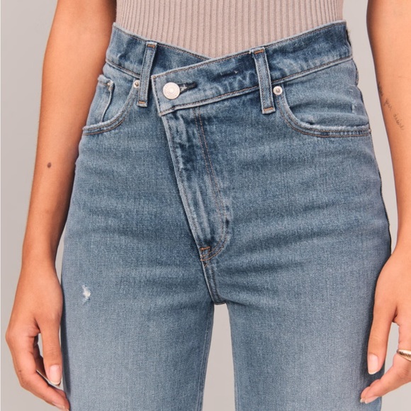 Abercrombie & Fitch - Ultra High Rise 90s Straight Jeans - 30 Short - Picture 3 of 4